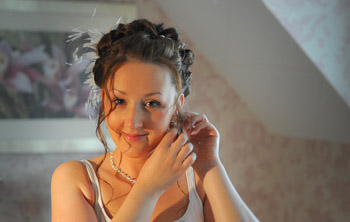 Bride getting ready at the Dunchurch Park Hotel