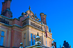 Menzies Welcombe Hotel Stratford at Night